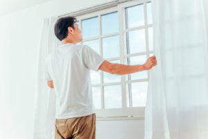 肩こりと目の疲れが解消され、スッキリ朝を迎える人
